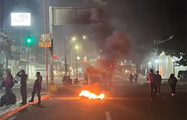 Maestros indígenas paralizan Oaxaca con bloqueos; exigen plazas y reconocimiento salarial