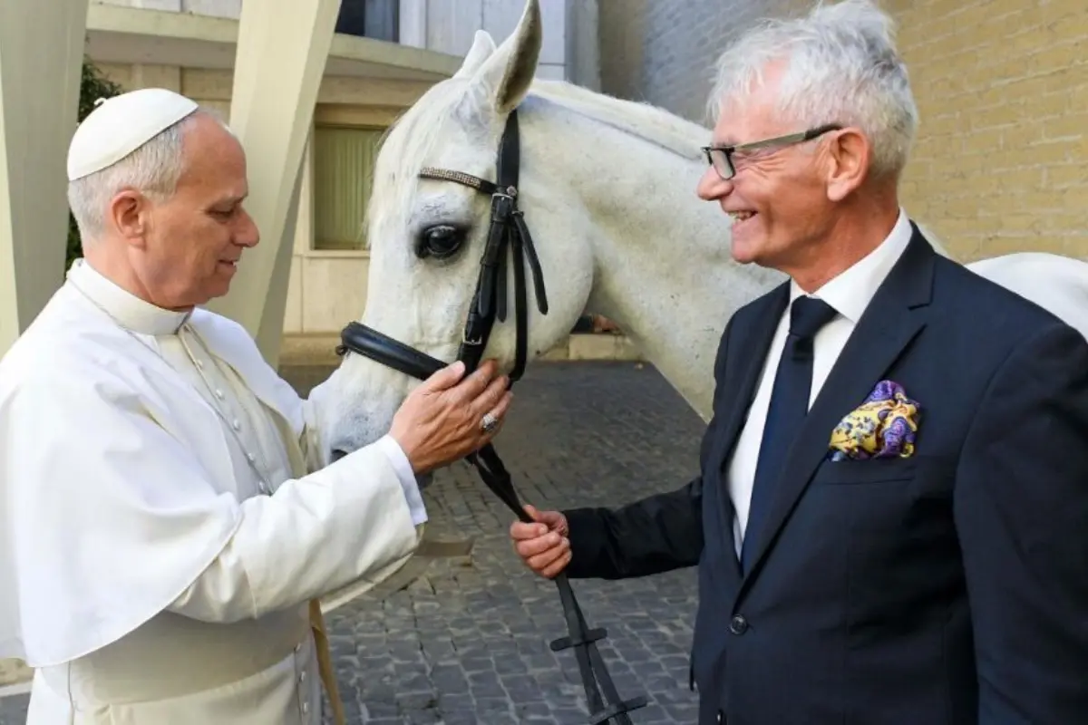 Papa León XIV: Los regalos más excéntricos que ha recibido el pontífice en Roma. Foto: Vatican media | Canva
