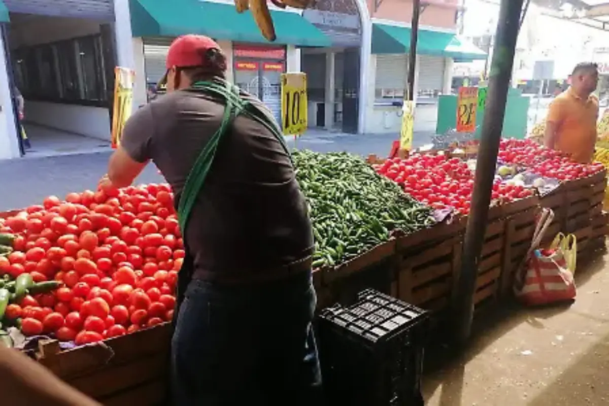De acuerdo con el INEGI, el impacto en la producción y distribución de alimentos ha provocado una escalada de precios que ya se refleja en los bolsillos. Foto: INEGI