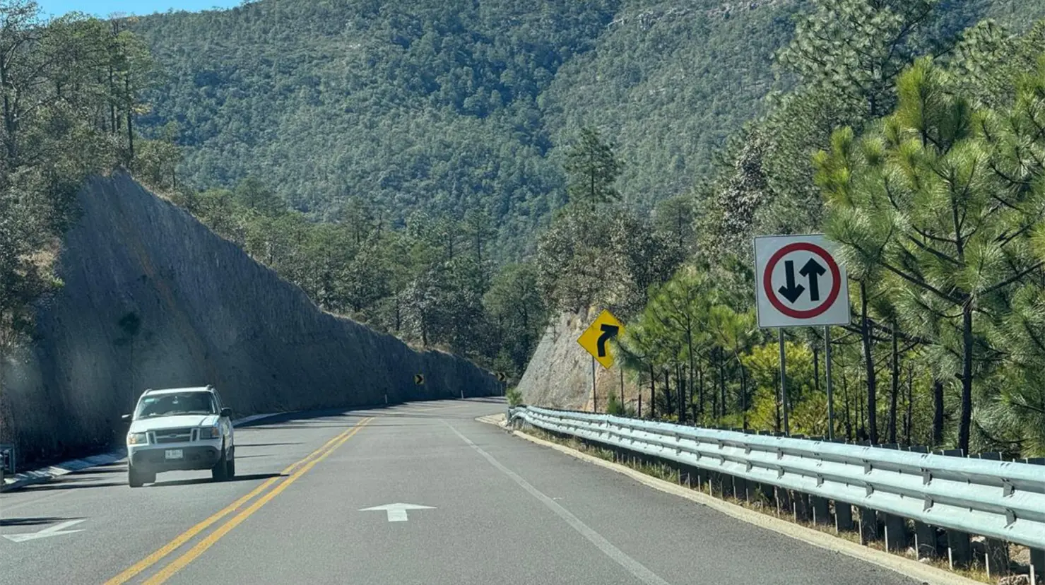 Una gran parte de la red carretera de Durango se encuentra en mal estado. Foto: Brenda García