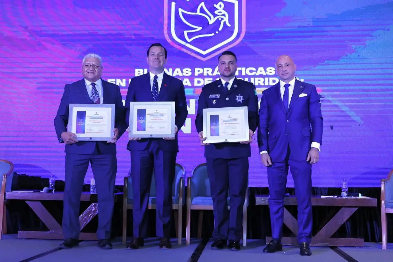 El fiscal Federico Fernández recibió un reconocimiento por la Coparmex. (Fotografía: Federico Fernández)