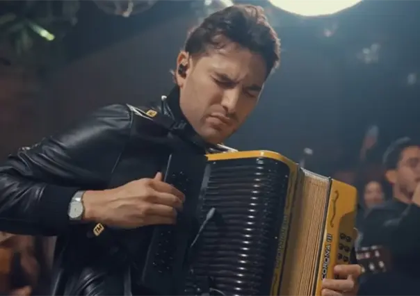 Tavo Montiel destaca en Free Cover al tocar el acordeón para Alejandro Palacio