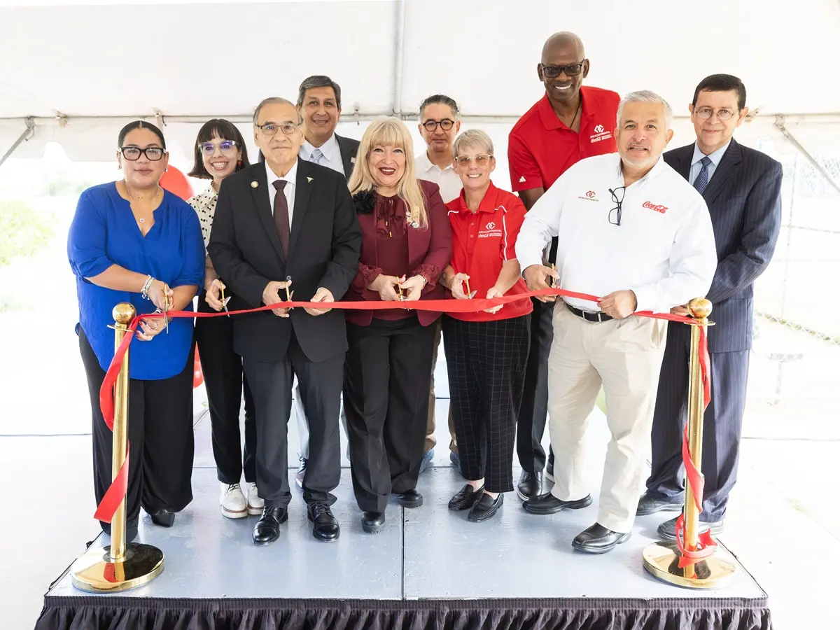 Arca Continental y Coca Cola México impulsan una iniciativa para retirar residuos del Río Bravo. Foto: Arca Continental