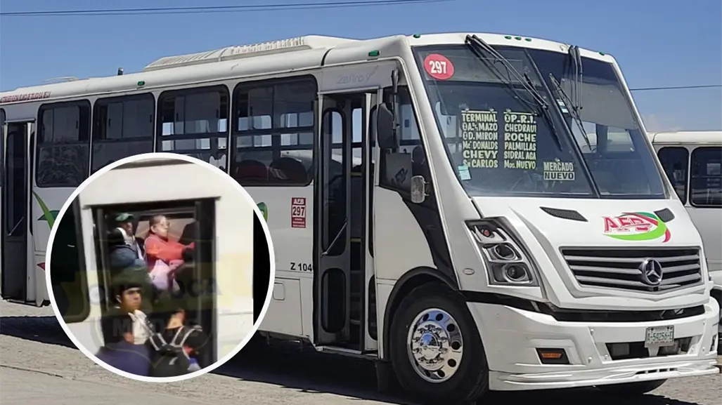 VIDEO | Pasajeros cuelgan de la puerta de una micro en Toluca y causan indignación en redes
