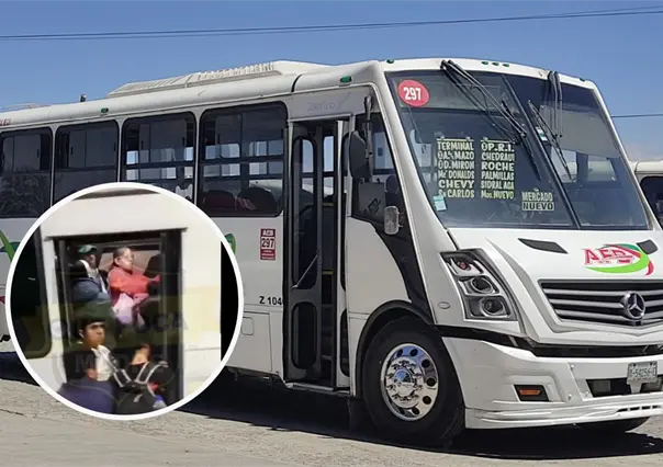 VIDEO | Pasajeros cuelgan de la puerta de una micro en Toluca y causan indignación en redes