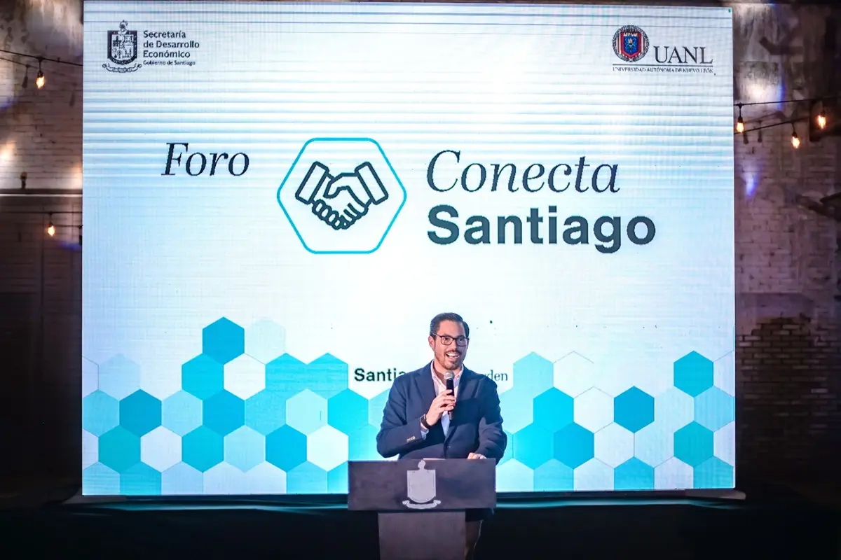 El alcalde de Santiago, David de la Peña, durante el Foro Conecta Santiago. Foto: Gobierno de Santiago