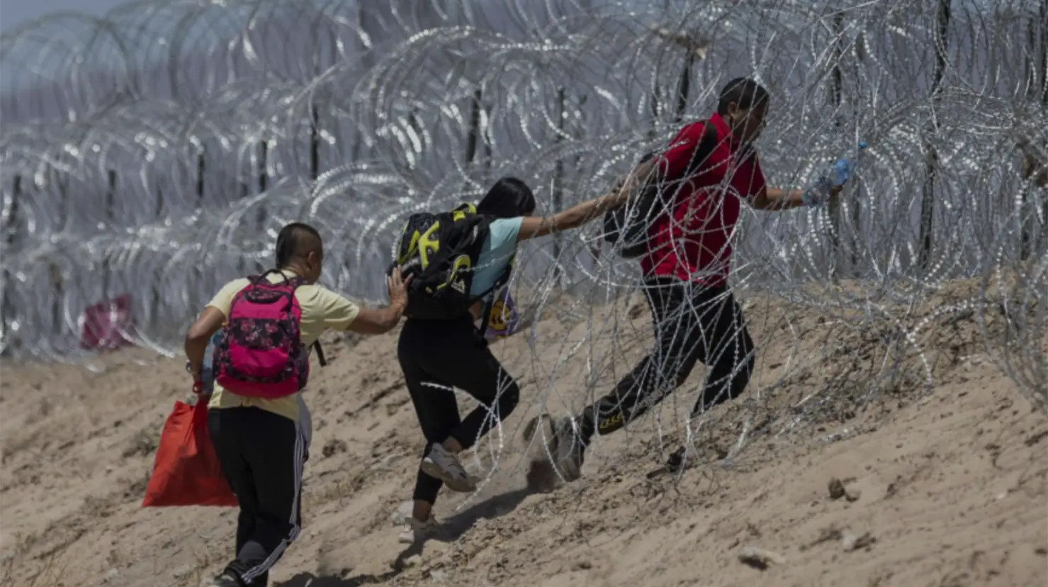 Estados Unidos impone multa a quienes crucen la frontera de forma irregular, ¿de cuánto será? Foto: X (@ruletarusa_mx)