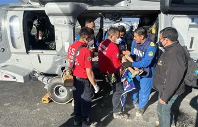 Helicóptero MI-17 de la Marina lleva ayuda a comunidades afectadas en Veracruz