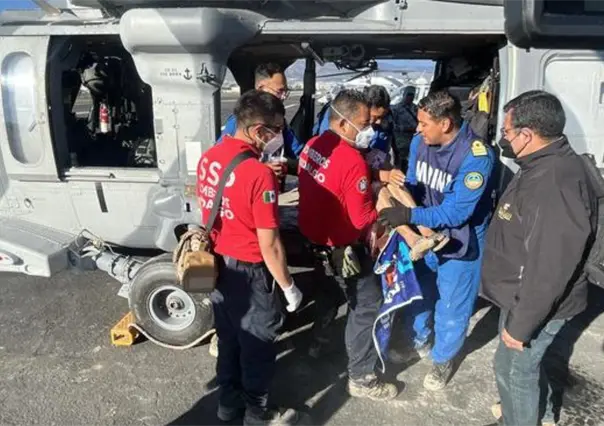 Helicóptero MI-17 de la Marina lleva ayuda a comunidades afectadas en Veracruz