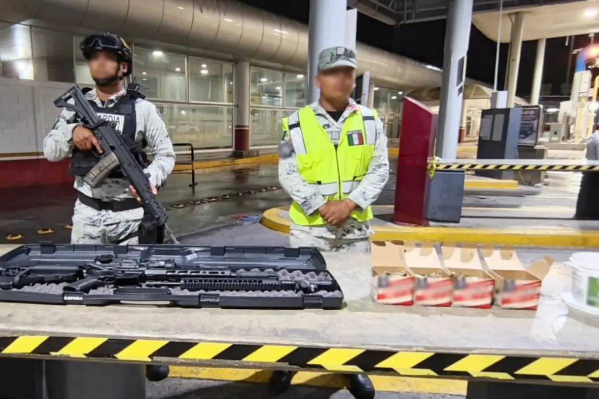 De acuerdo con el informe oficial, los agentes detectaron irregularidades en la actitud de los tripulantes y procedieron a realizar una revisión exhaustiva del automóvil. Foto: Guardia Nacional