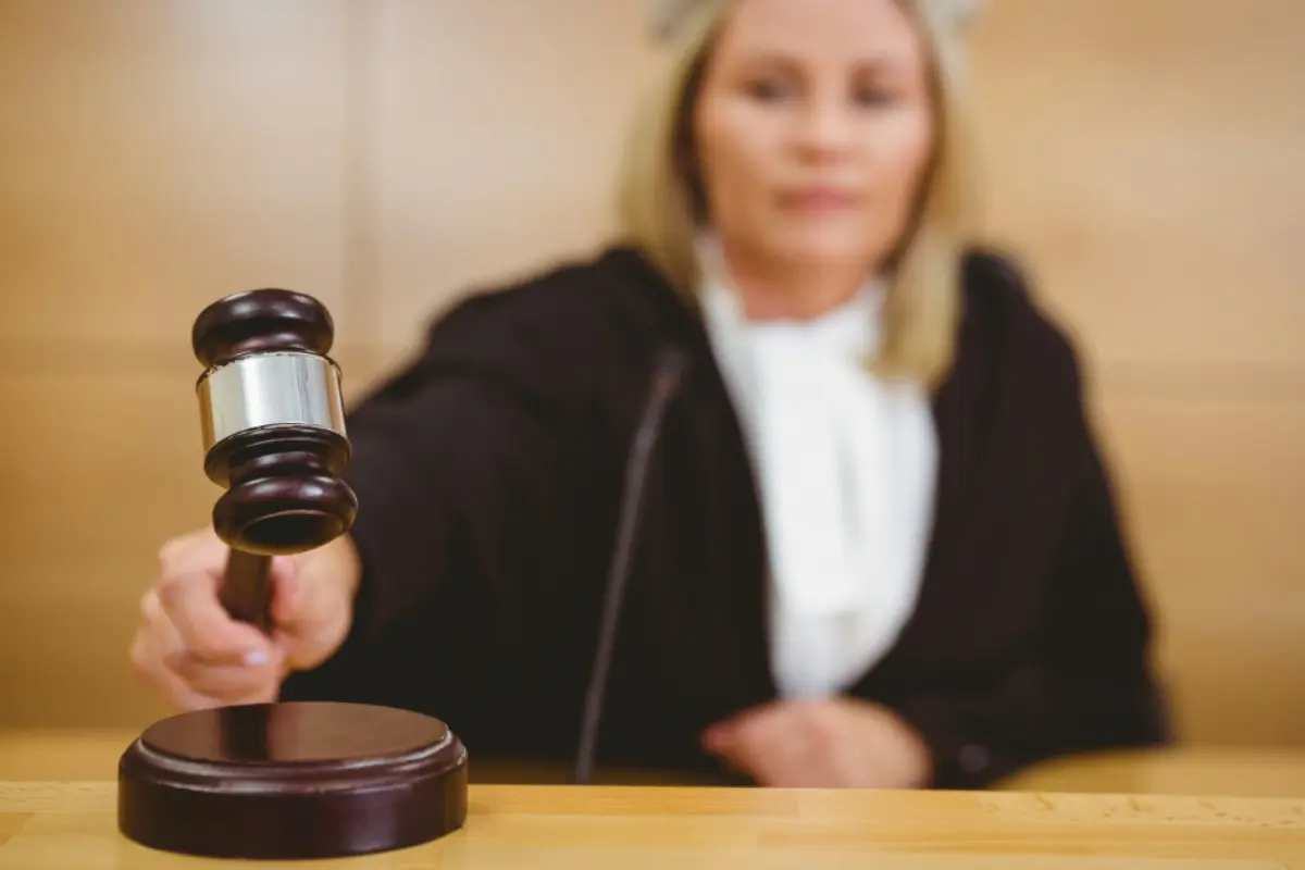 De acuerdo con el comunicado oficial, la medida fue notificada y ejecutada este mismo día y responde a una acción de carácter preventivo que busca garantizar la protección inmediata de los derechos del menor. Foto: Freepik
