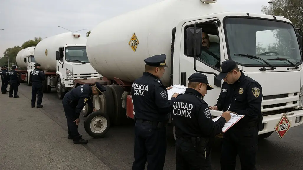 Tráileres con químicos circulan sin control, pese a nuevas reglas en la CDMX