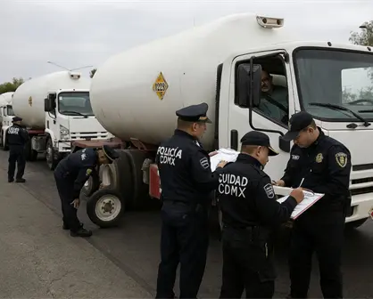 Tráileres con químicos circulan sin control, pese a nuevas reglas en la CDMX