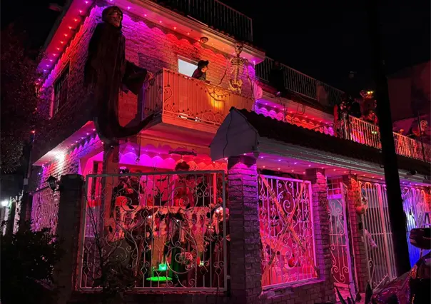 Brujas, calaveras y luces: la casa de Halloween más famosa de Monterrey