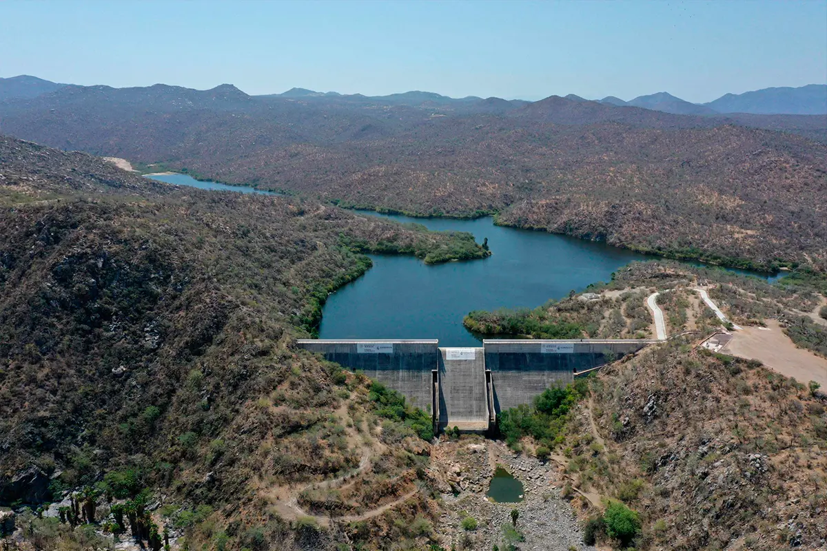 El Colegio de Médicos reclama transparencia en los análisis de la presa, ante antecedentes de detección de manganeso en el agua y más de un año de inactividad en la obra. Foto: Comisión Estatal del Agua.