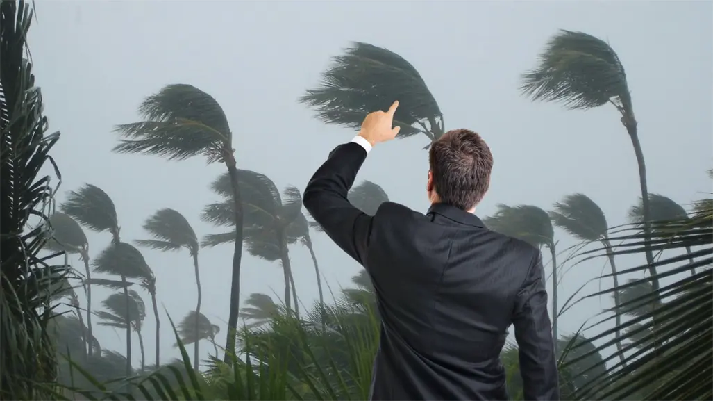 Monitorean onda tropical a más de 5,000 km de Yucatán con bajo potencial ciclónico