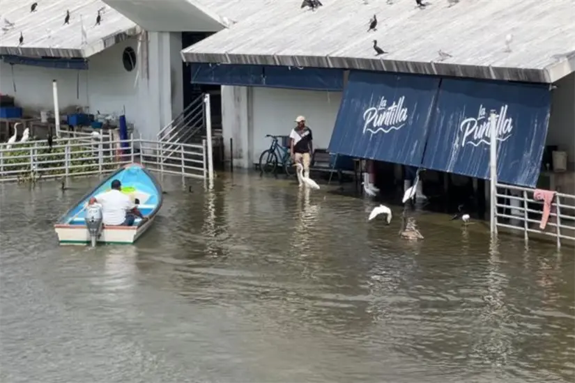 Mercado de mariscos La Puntilla se encuentra inundado | Foto: Posta Tamaulipas