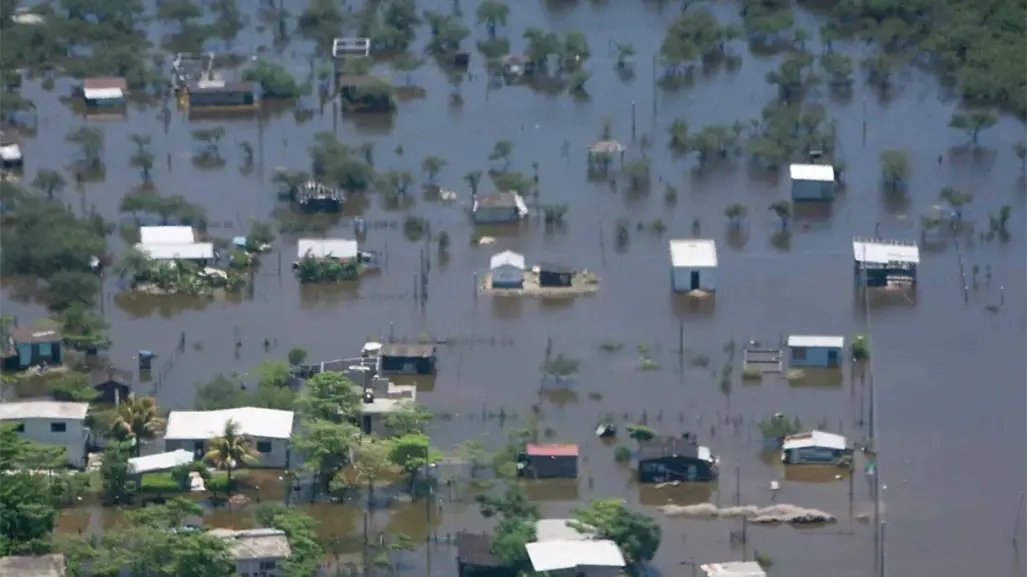 Sigue aumentando crecida de Río Pánuco, ya hay pequeños desbordes y se activaron refugios temporales