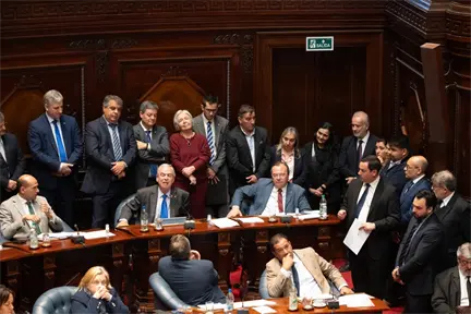 Uruguay se convierte en el primer país en Latinoamérica en aprobar la ley de Eutanasia Uruguay se convierte en el primer país en Latinoamérica en aprobar la ley de Eutanasia