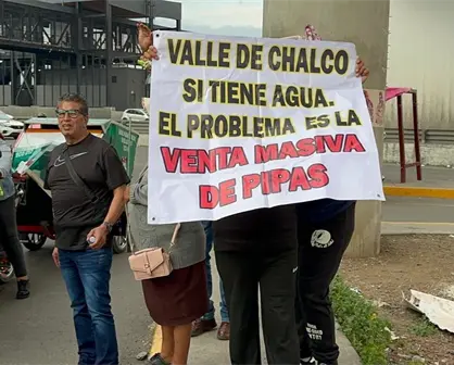 Vecinos bloquean la México-Puebla: exigen frenar pozo de agua en su parque