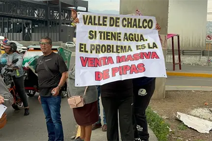 Vecinos bloquean la México-Puebla: exigen frenar pozo de agua en su parque Vecinos bloquean la México-Puebla: exigen frenar pozo de agua en su parque