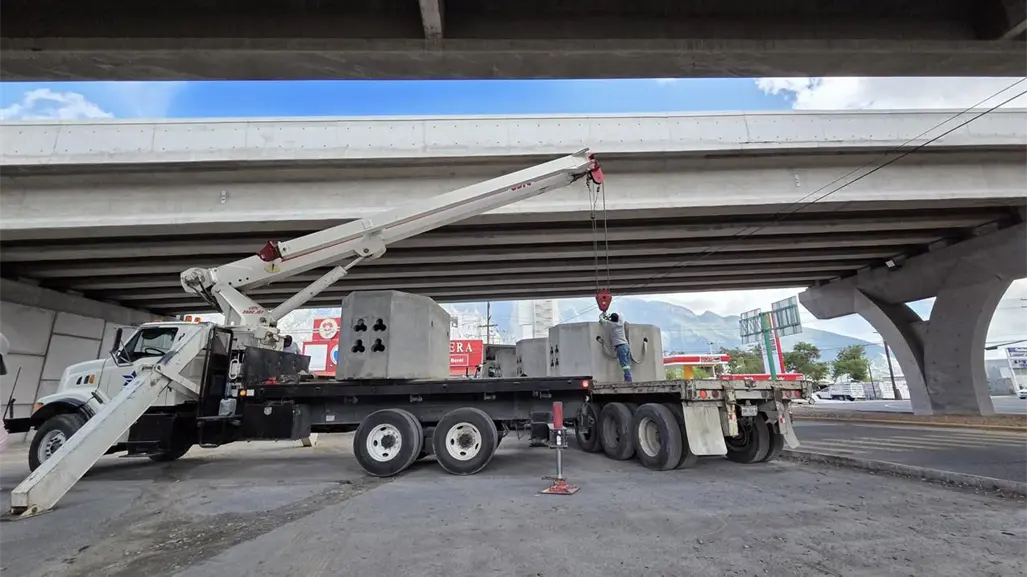Gobierno de Santa Catarina realiza limpieza y rehabilitación en bajos del Mega Puente