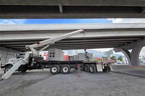Gobierno de Santa Catarina realiza limpieza y rehabilitación en bajos del Mega Puente