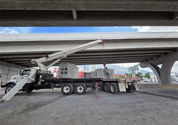 Gobierno de Santa Catarina realiza limpieza y rehabilitación en bajos del Mega Puente