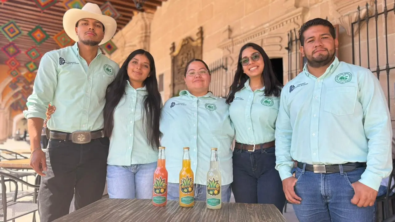Cinco jóvenes de Durango han creado una nueva bebida refrescante. | Foto: Jesús Carrillo.