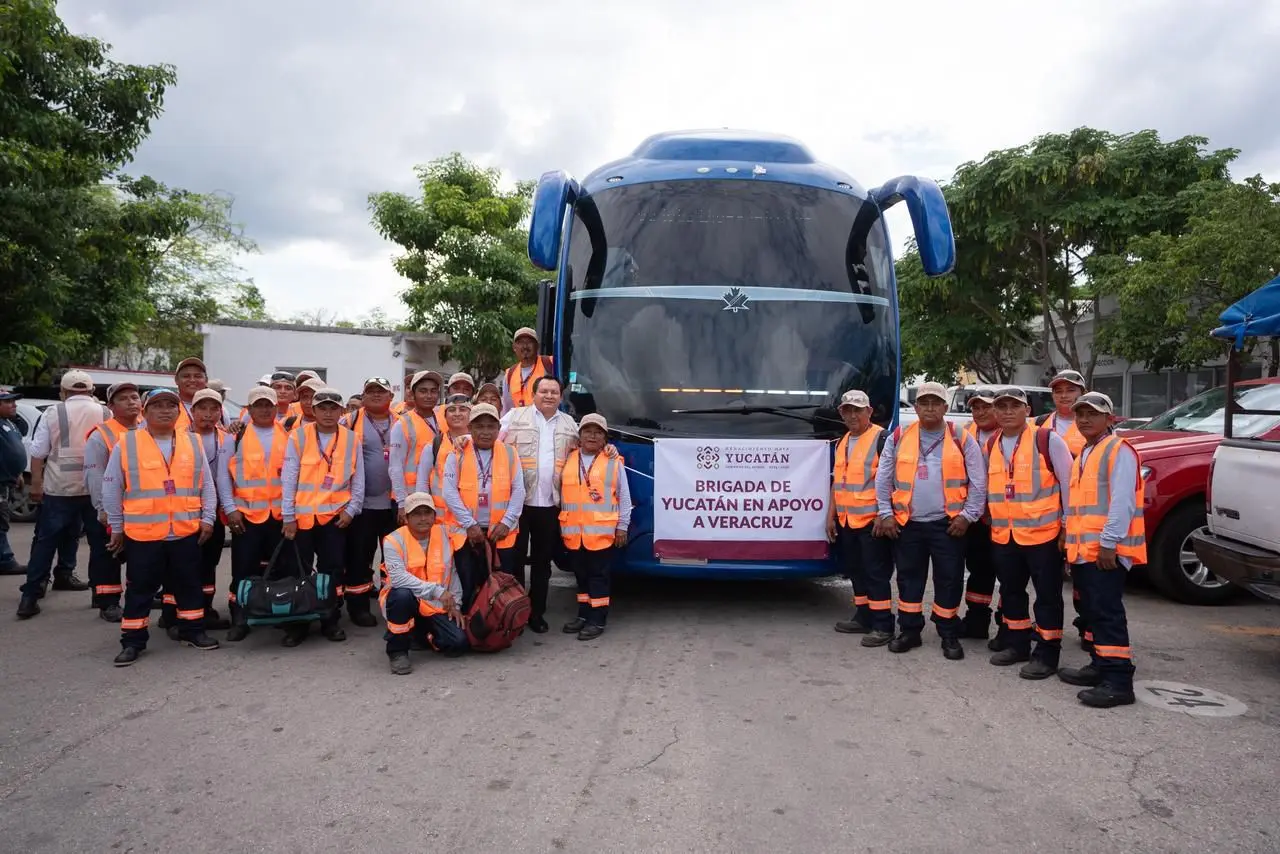 El equipo está integrado por 57 personas y maquinaria pesada Foto: Gobierno de Yucatán