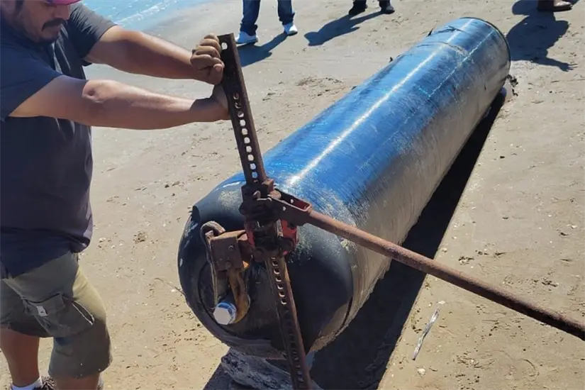 Basura espacial en playa Bagdad, Matamoros. Foto: Carlos García