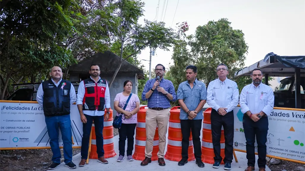David de la Peña entrega vialidad en La Cieneguilla