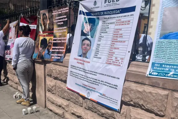 Caso Carlos Emilio: ¿Fiscalía de Sinaloa filtró la foto del joven que le confió la familia? Caso Carlos Emilio: ¿Fiscalía de Sinaloa filtró la foto del joven que le confió la familia?