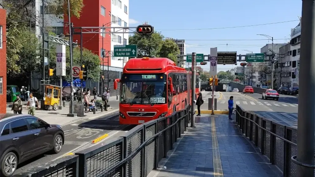 Línea 2 del Metrobús en CDMX operará hasta la 1 de la mañana: ¿qué días y cuánto costará?