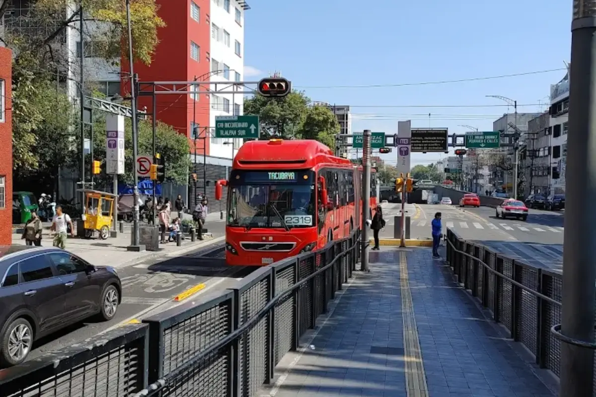Estación Metrobús de la Línea 2. Foto: Maps Jorge Guillén