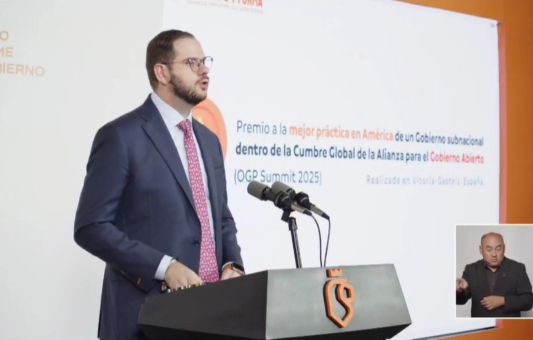 Presentan premio conseguido en España
Presentan premio conseguido en España