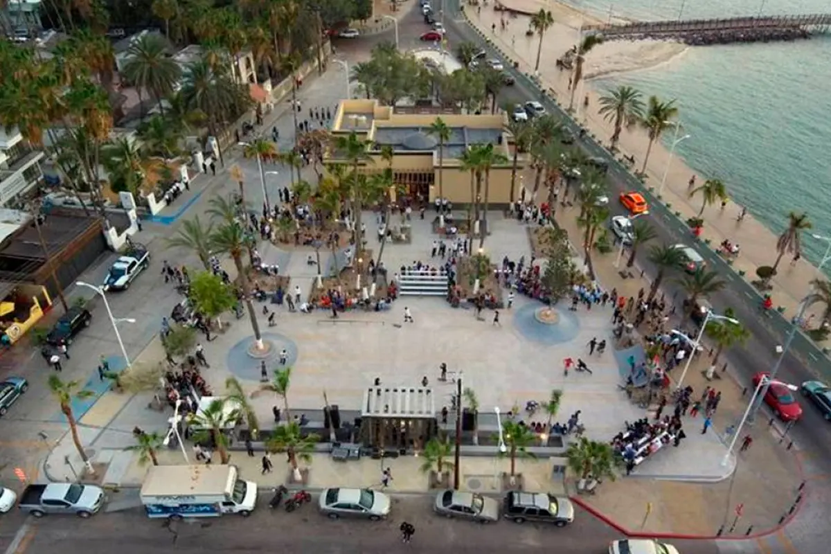 El Parque Cuauhtémoc forma parte del ecosistema del Malecón de La Paz: diversión, descanso y un sitio para tomarse fotografías. Foto: Turismo Municipal.