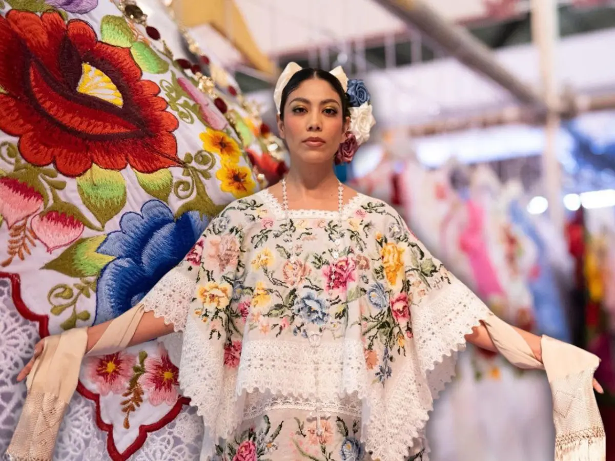 La inauguración del evento Original Yucatán, tuvo como principal actividad una pasarela en la que se mostraron prendas elaboradas por artesanas y artesanos de todo el país.- Fuente Secretaría del Cultura