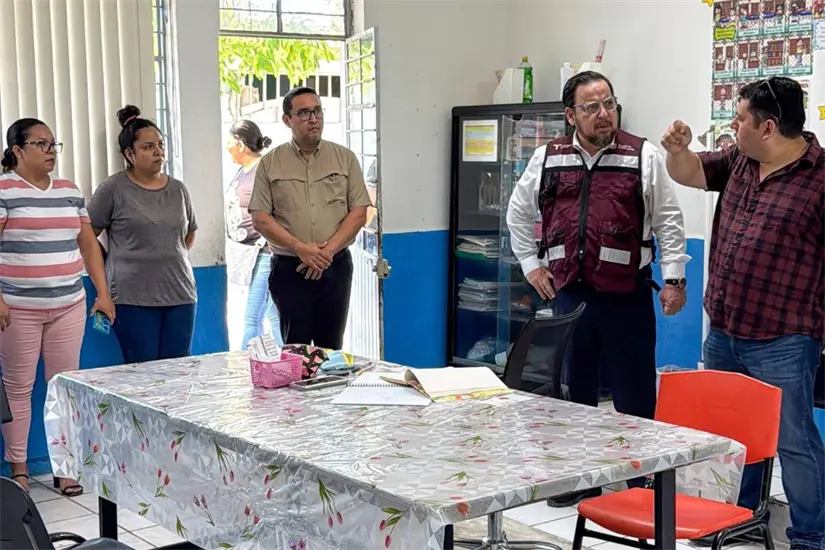 EL secretario de Educación recorrió escuelas afectadas en Ciudad Madero | Foto: SET