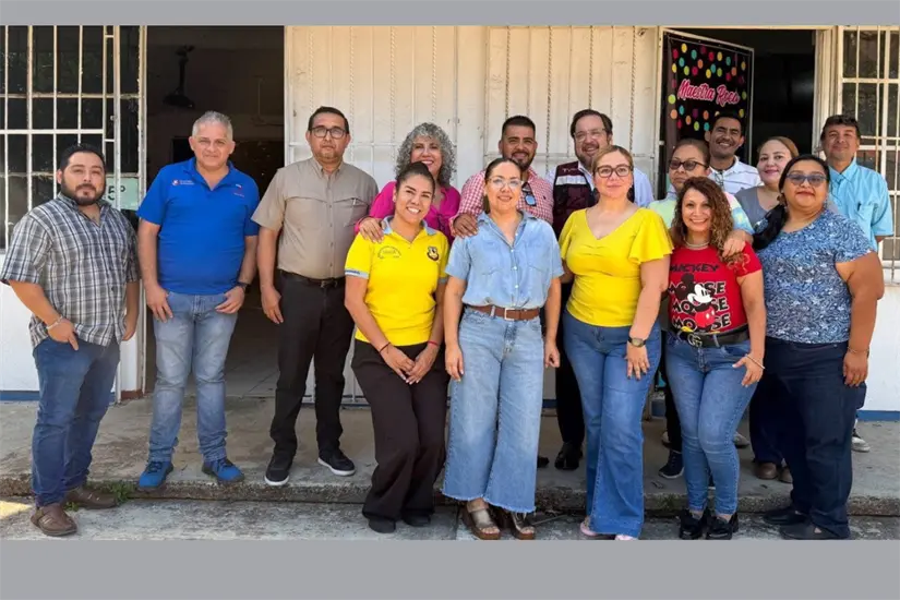 Miguel Valdez se reunió con supervisores, maestros del sector 18 de Ciudad Madero | Foto: SET