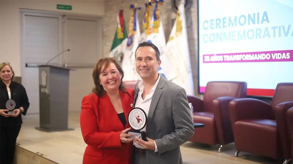 FACPYA reconoce la trayectoria de Ángel Vargas, CFO y presidente de Grupo POSTA