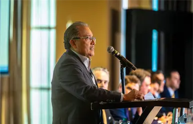 Andrés Mijes impulsa alianzas para mejorar la calidad del aire en Nuevo León