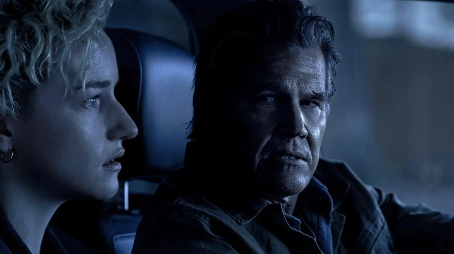 Julia Garner y Josh Brolin forman parte del elenco de La hora de la desaparición. Foto: Warner Bros. Pictures