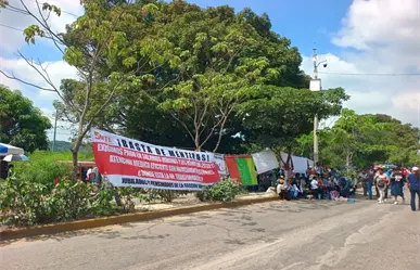 Maestros paralizan Tuxtla Gutiérrez, Chiapas, con bloqueos y manifestaciones | VIDEO
