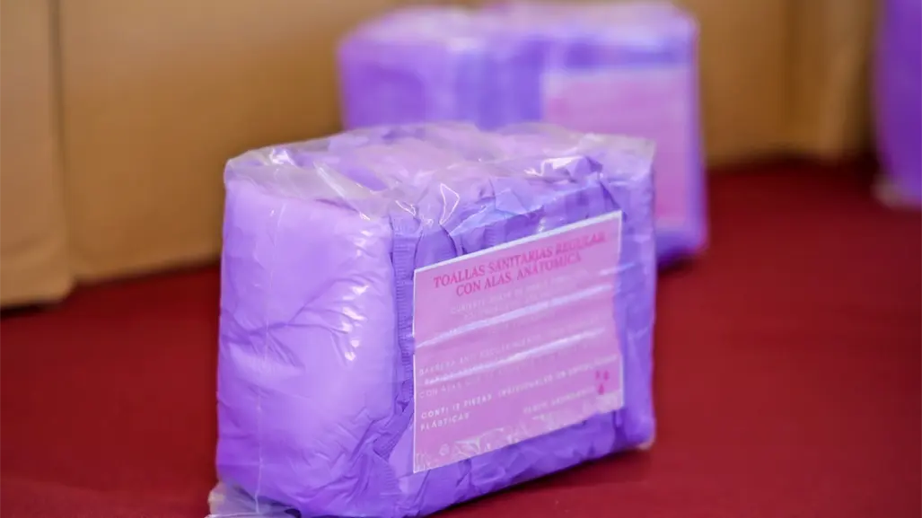Administración de Delfina Gómez inicia entrega de toallas sanitarias en escuelas de Edomex