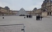 Roban joyas de Napoleón en el Museo del Louvre