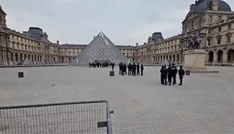Roban joyas de Napoleón en el Museo del Louvre