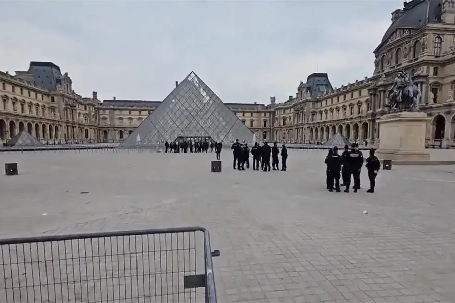 Roban joyas de Napoleón en el Museo del Louvre