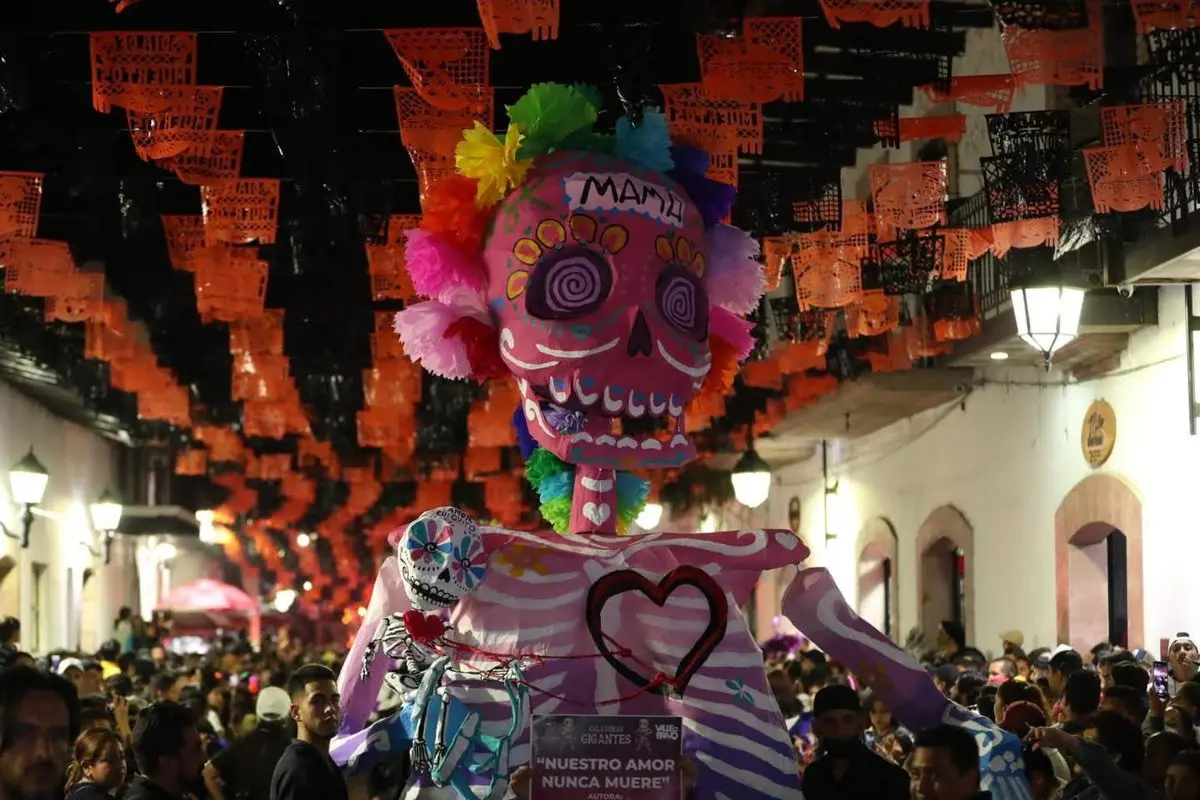 Desfile por el festival de las almas. Foto: X (@mxrutamagica)