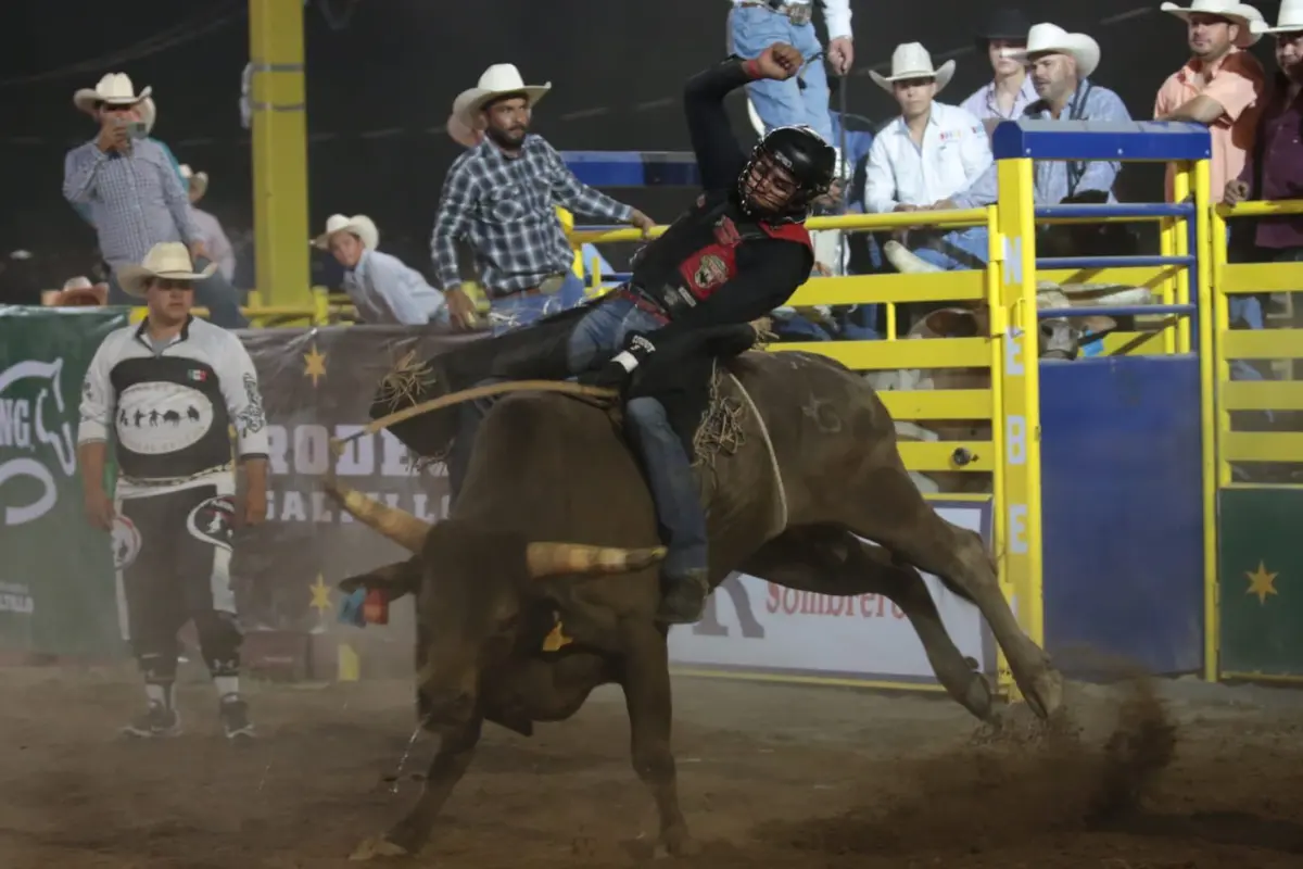 El festival contará con espacios icónicos como el Pequeño Oeste, el Champion del Grill, la Exposición Nacional Angus, el Wine Garden y el Mundo Vaquero, cada uno pensado para ofrecer diversión, cultura y tradición a los visitantes./Foto: Festival Rodeo Saltillo